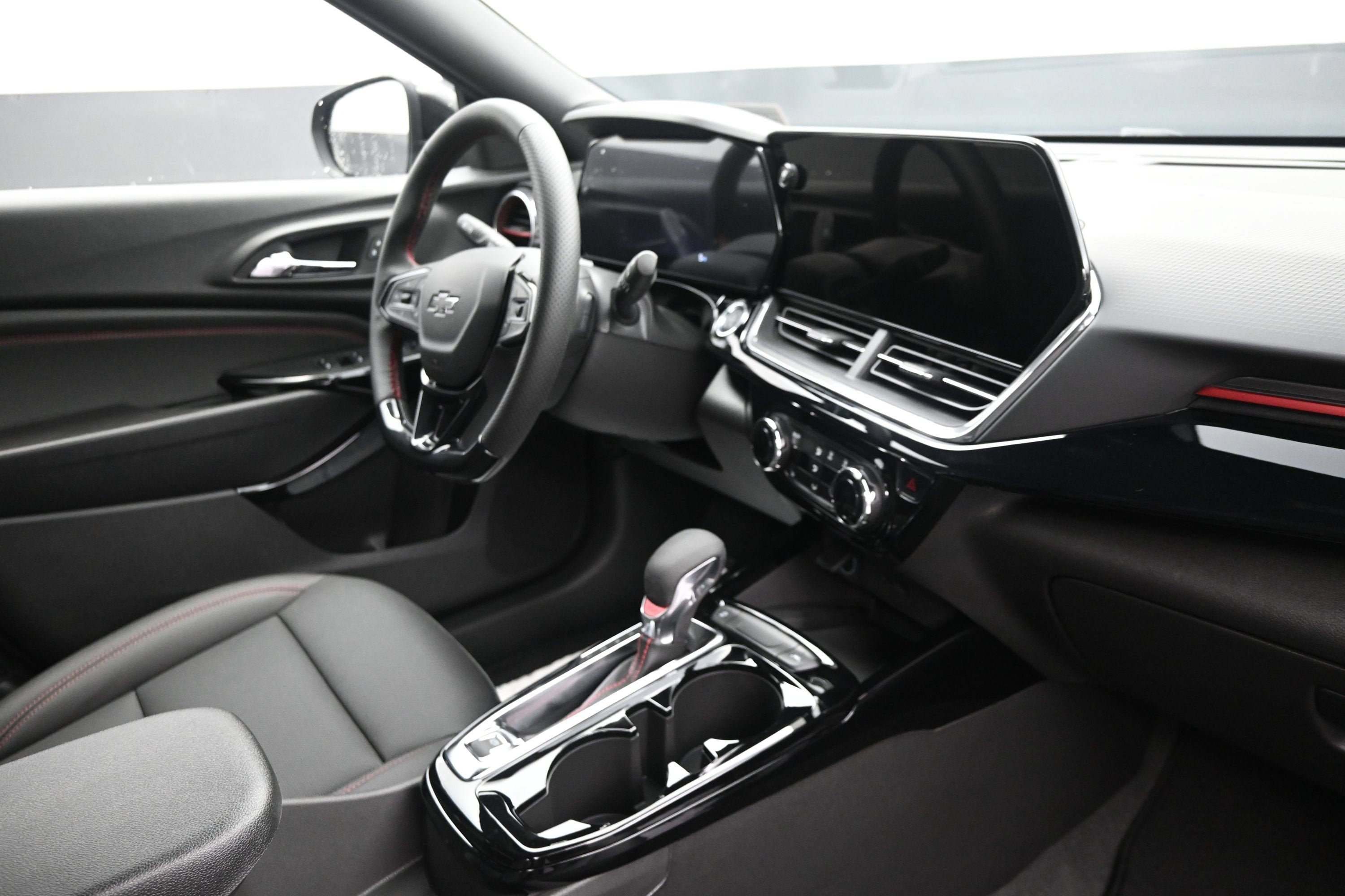 New 2026 Chevrolet Trax RS w/ Sunroof Package FWD image 31