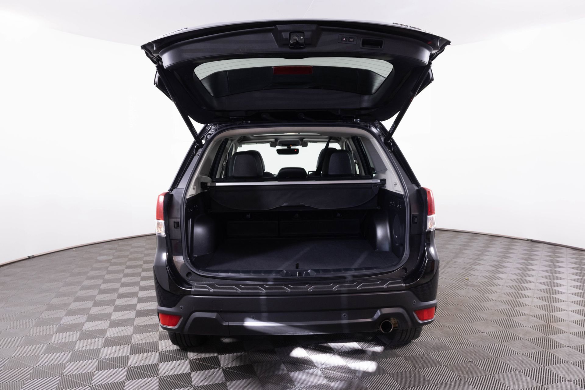 Used 2020 Subaru Forester Limited image 37