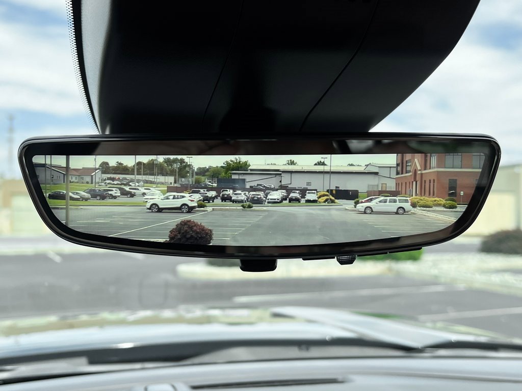 Used 2025 GMC Sierra 1500 Denali Ultimate image 9
