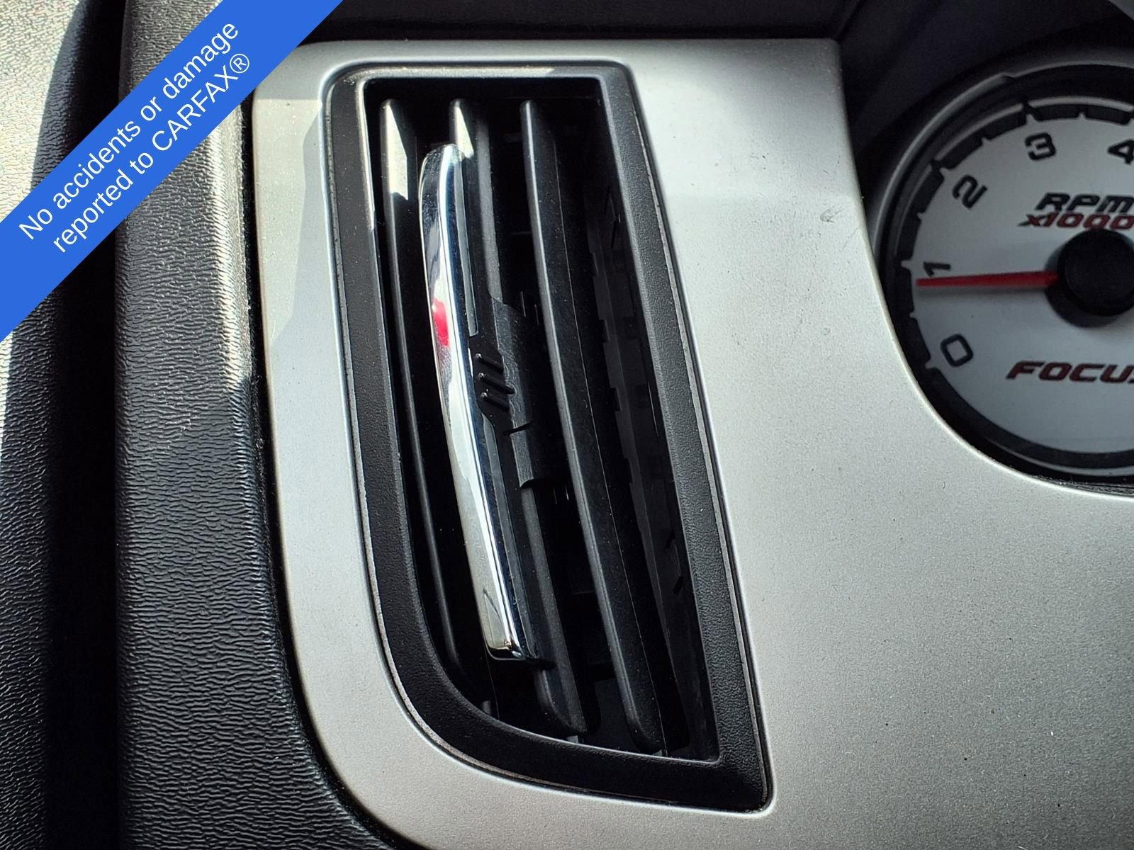 Used 2010 Ford Focus SES FWD image 28