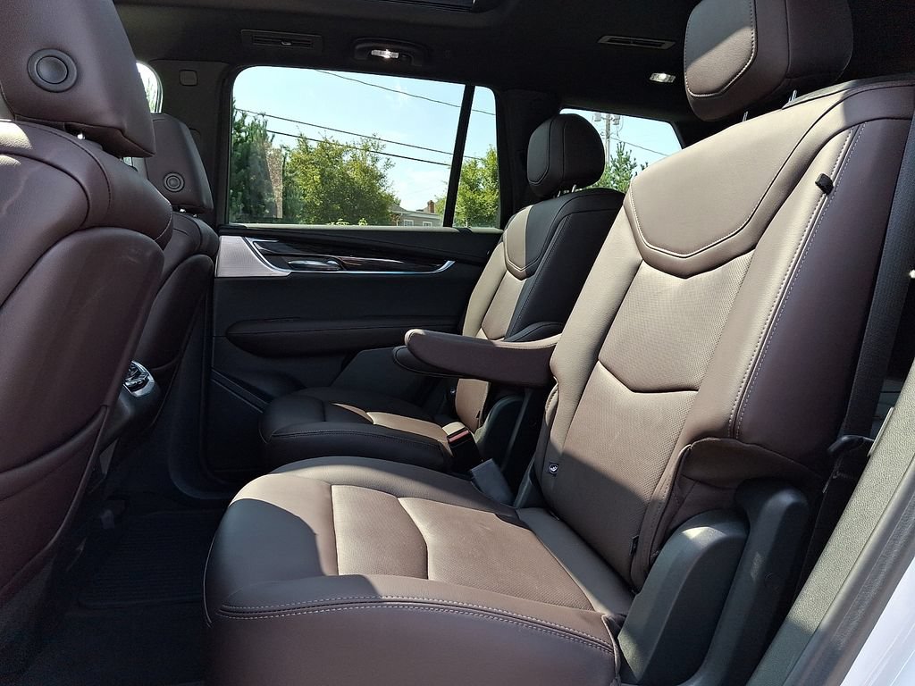 Used 2024 Cadillac XT6 Premium Luxury AWD/4WD image 13