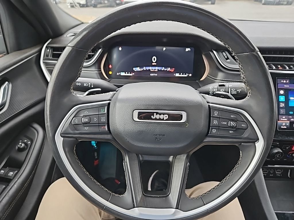 Used 2023 Jeep Grand Cherokee L Laredo image 18