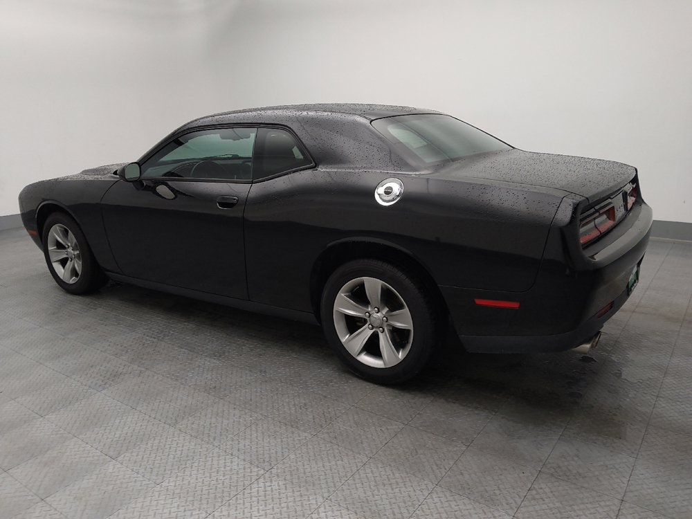 Used 2017 Dodge Challenger SXT RWD image 3
