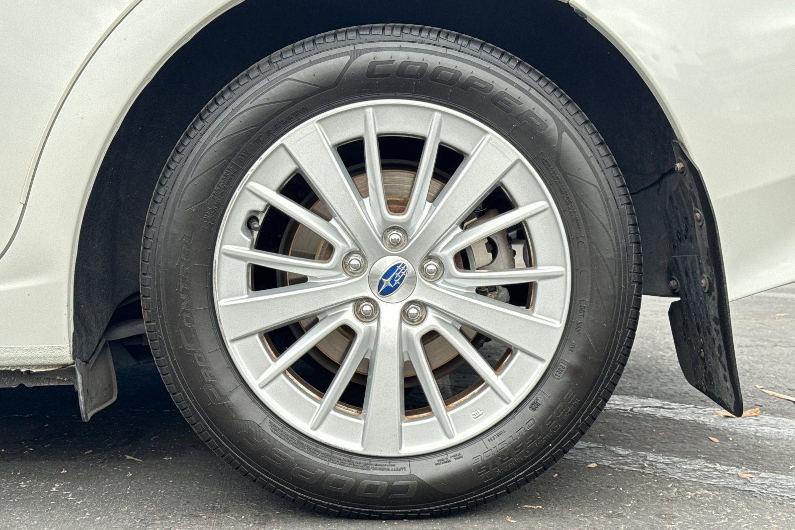 Used 2017 Subaru Impreza 2.0i Premium image 4