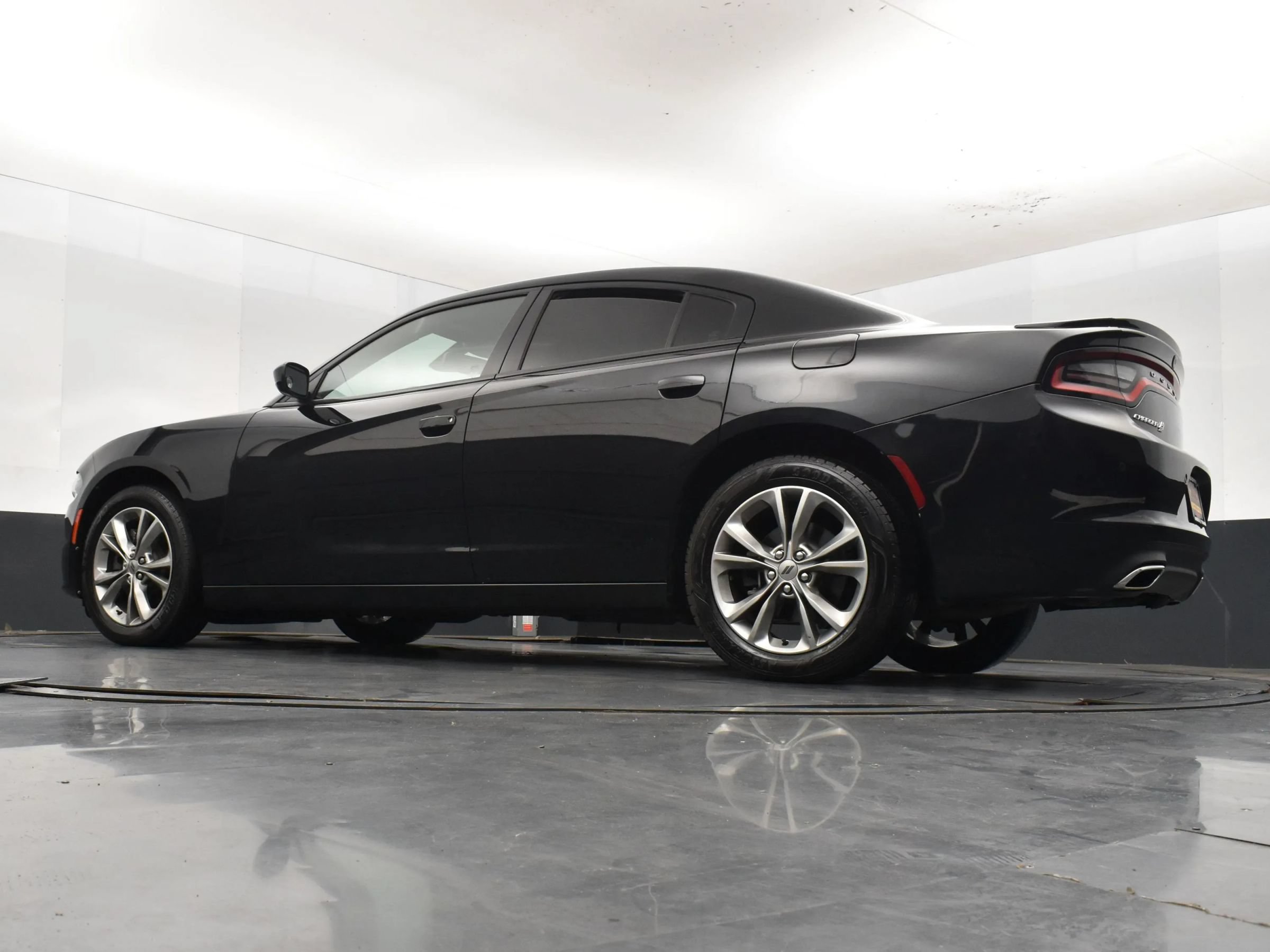 Used 2020 Dodge Charger SXT AWD/4WD image 12