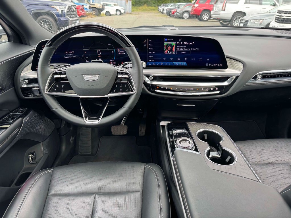 Used 2023 Cadillac Lyriq 2WD image 18