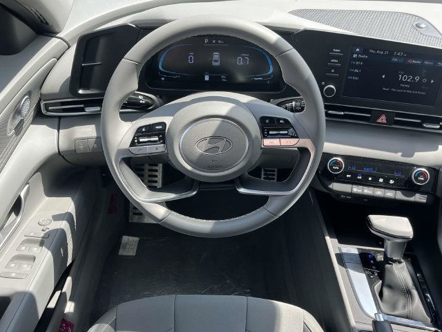 Used 2025 Hyundai Elantra Sport FWD image 14