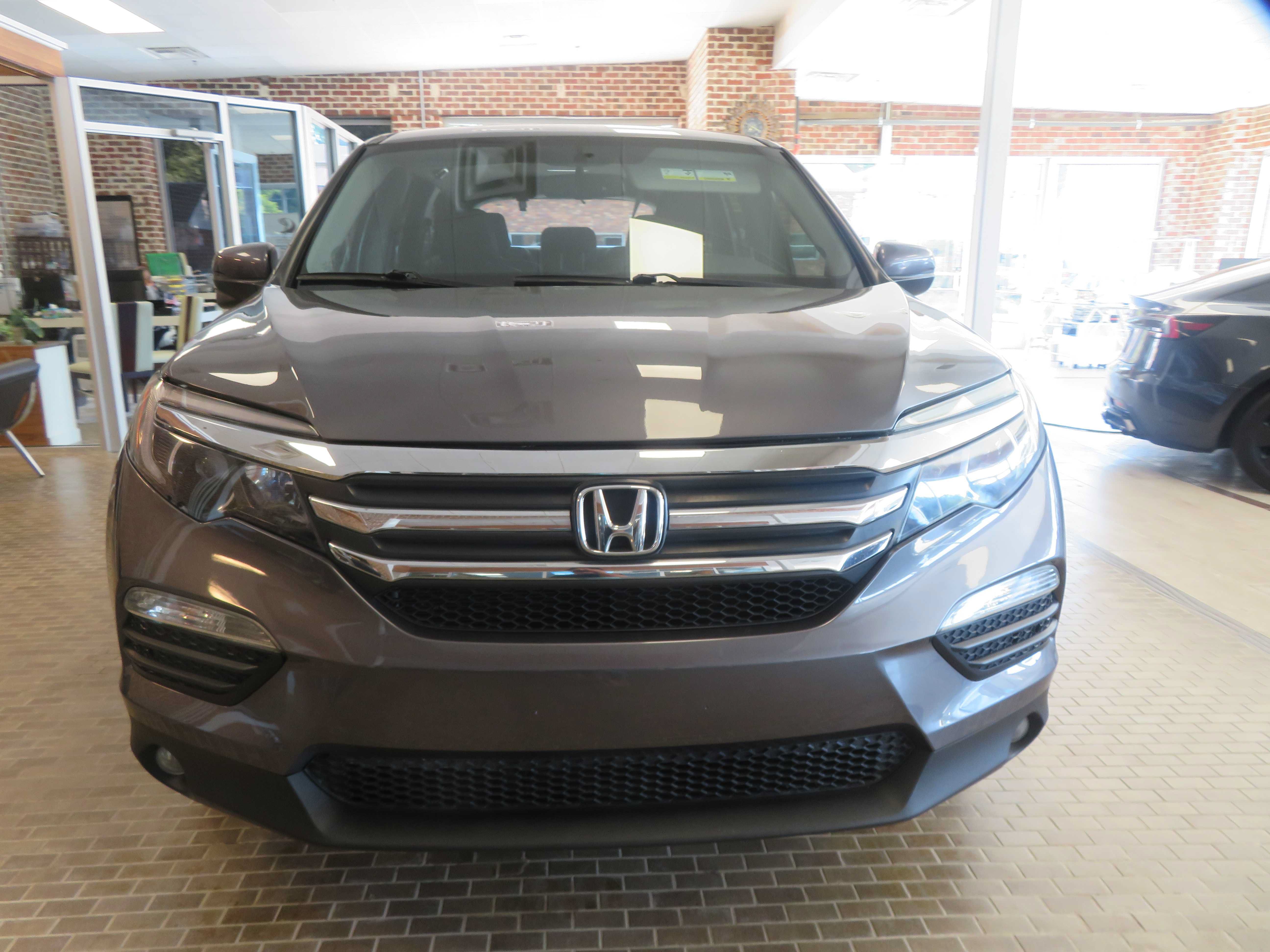 Used 2017 Honda Pilot EX-L image 2