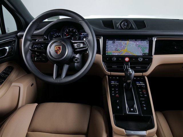 Certified 2026 Porsche Macan AWD/4WD image 15