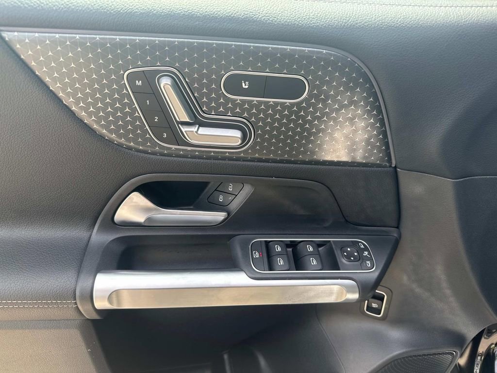Used 2024 Mercedes-Benz GLB 250 GLB 250 image 19