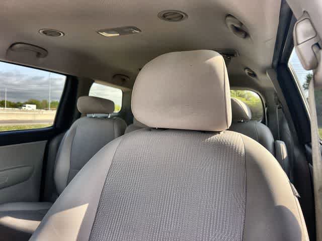 Used 2020 Kia Sedona LX image 25