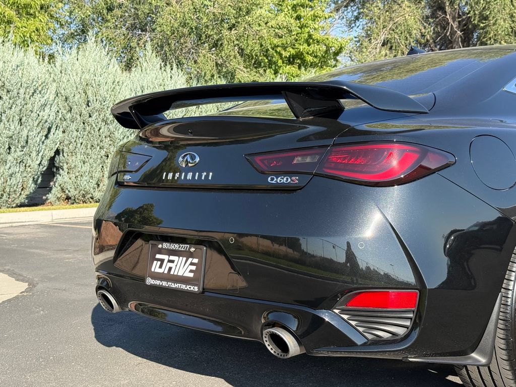 Used 2018 INFINITI Q60 Red Sport 400 AWD/4WD image 15
