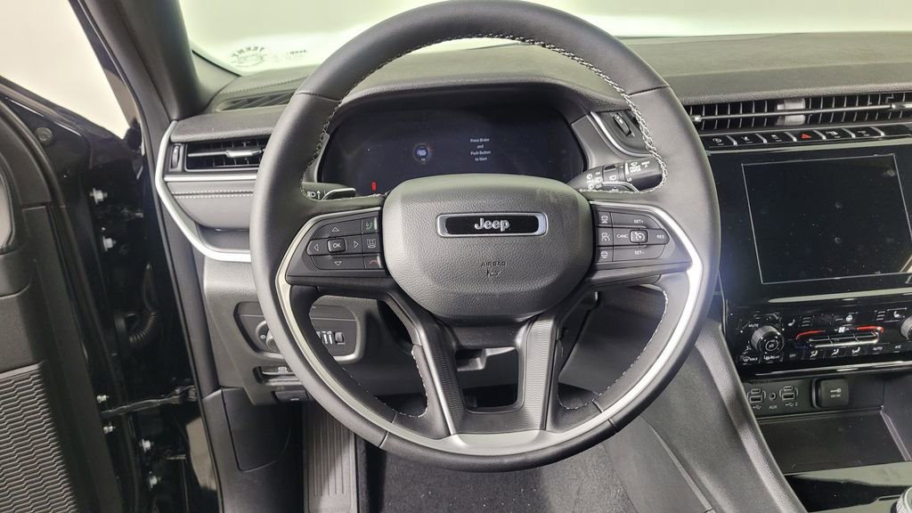 New 2025 Jeep Grand Cherokee Laredo w/ Luxury Tech Group I image 16