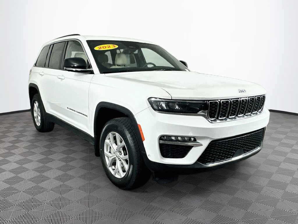 Used 2023 Jeep Grand Cherokee Limited w/ Luxury Tech Group II AWD/4WD image 2
