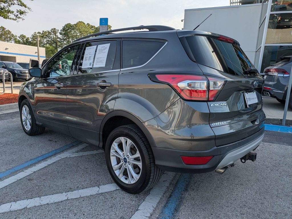 Used 2017 Ford Escape SE AWD/4WD image 4