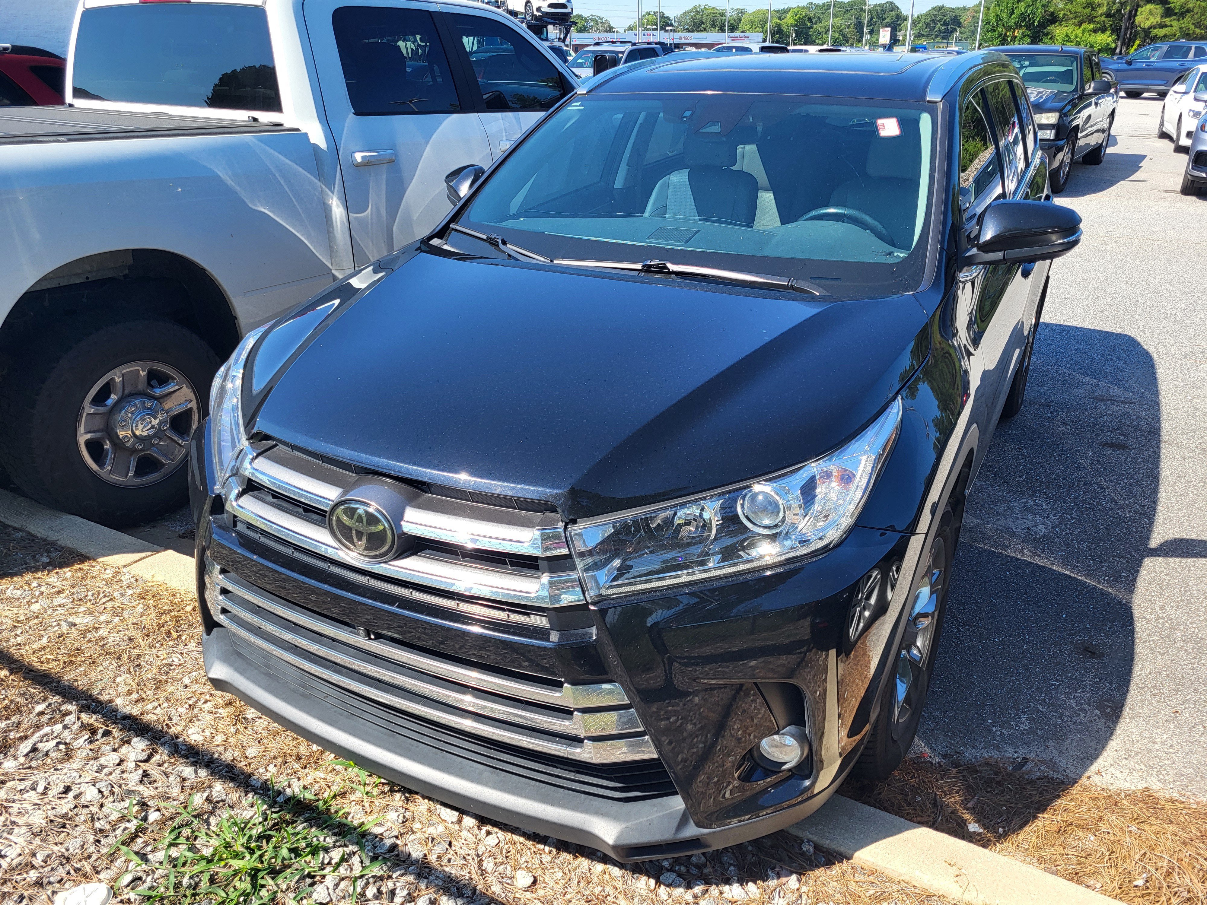 Used 2017 Toyota Highlander Limited Platinum AWD/4WD image 2