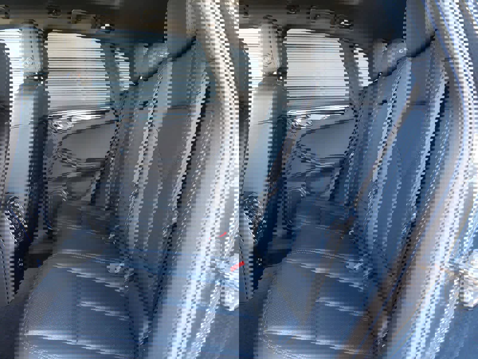 Certified 2023 Porsche Macan image 11