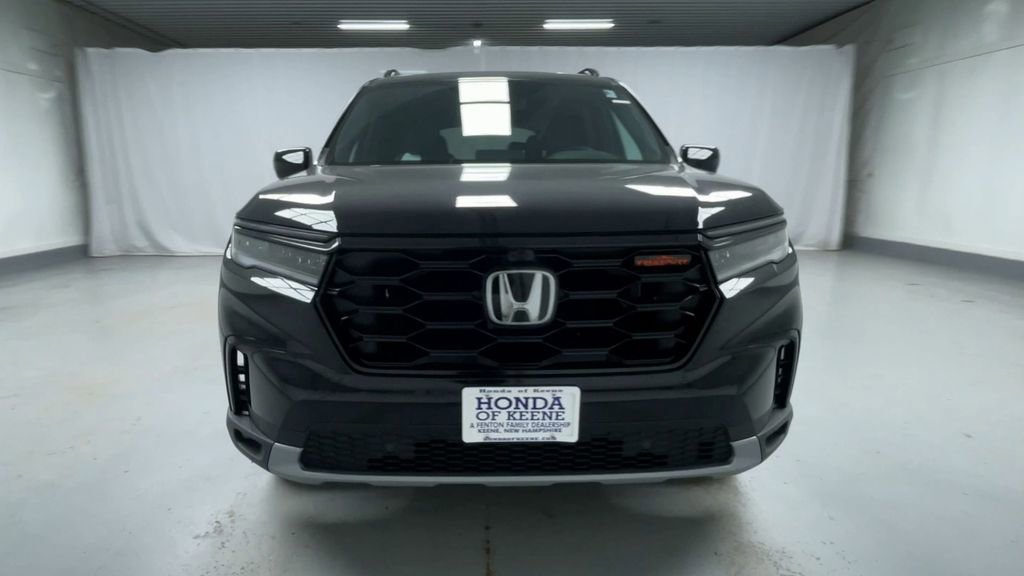 New 2025 Honda Pilot TrailSport image 3