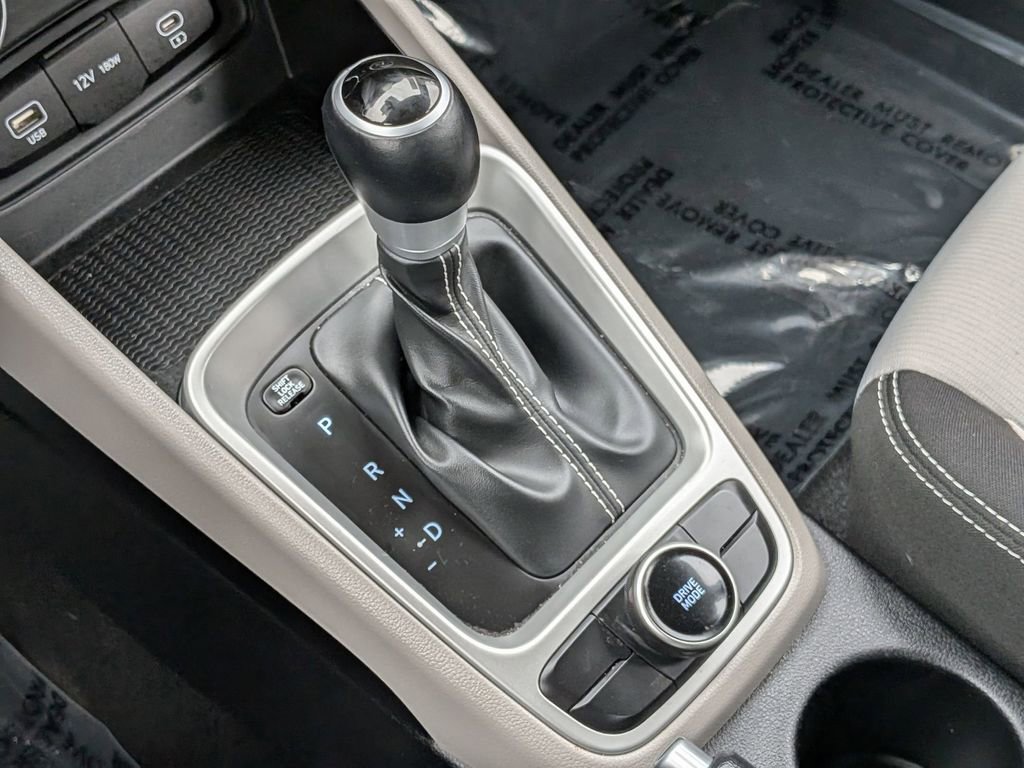 Used 2025 Hyundai Venue SEL image 21