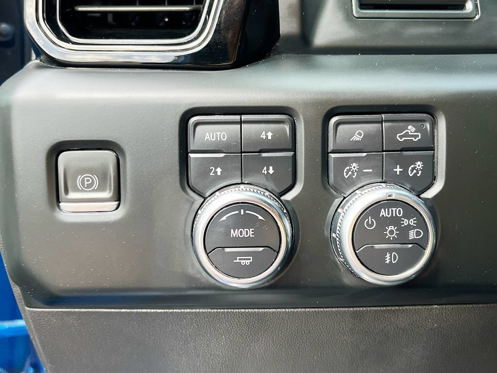 Used 2023 GMC Sierra 1500 AT4 w/ AT4 Preferred Package AWD/4WD image 10