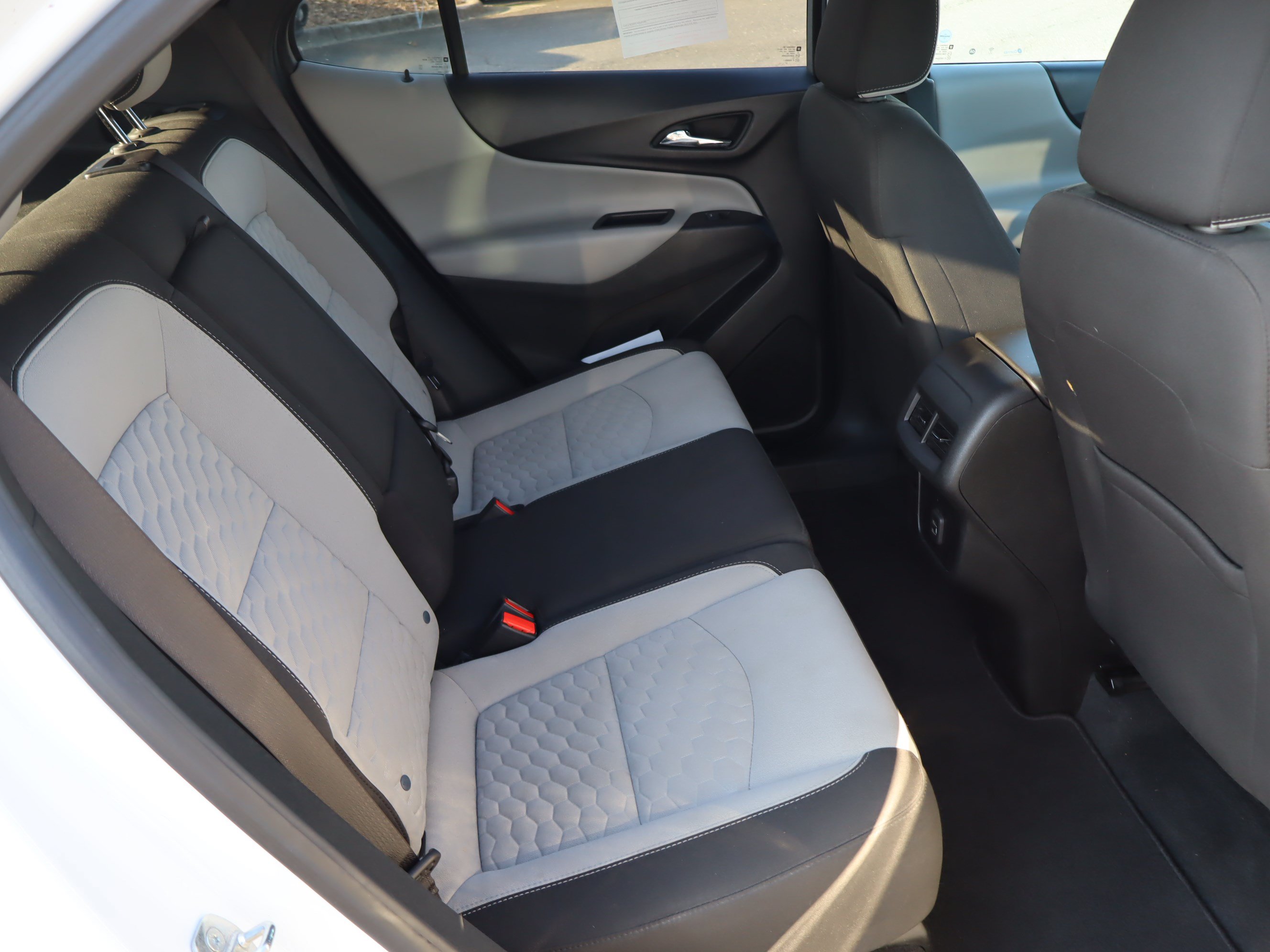 Used 2020 Chevrolet Equinox LT FWD image 34