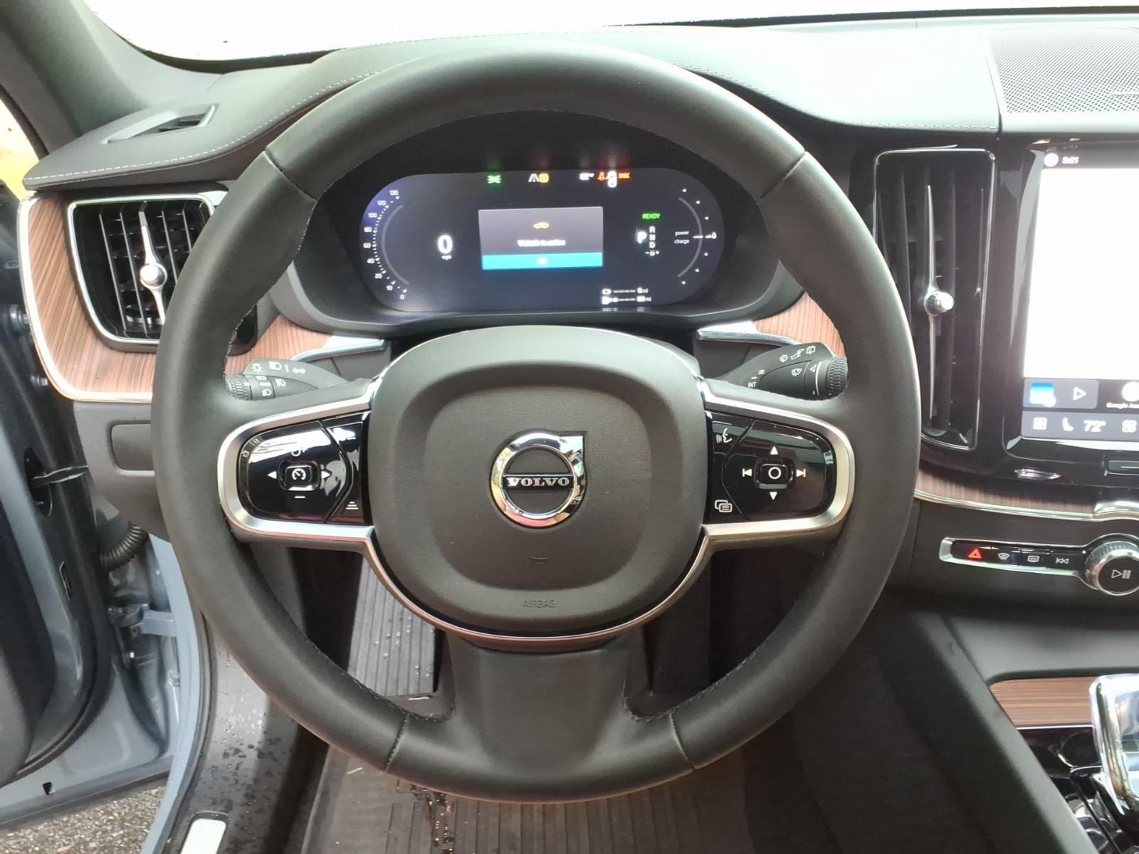 Certified 2024 Volvo XC60 T8 Ultimate w/ Protection Package Premier AWD/4WD image 27