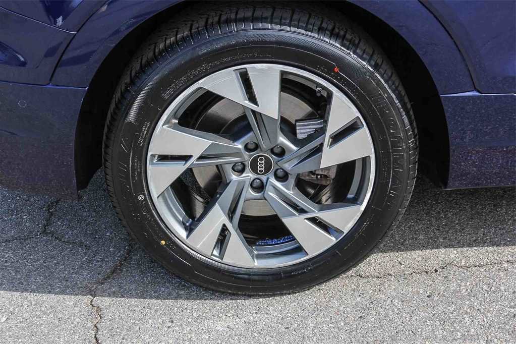 Used 2022 Audi e-tron Premium w/ Convenience Plus Package image 10