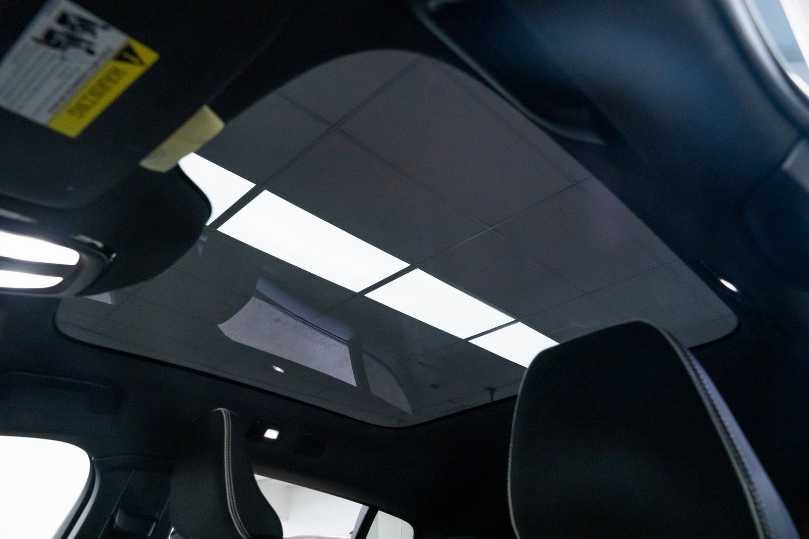 Used 2023 Volvo C40 P8 Recharge Plus w/ Climate Package image 15