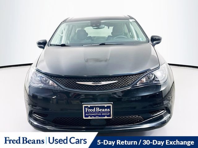 Used 2023 Chrysler Voyager LX image 2