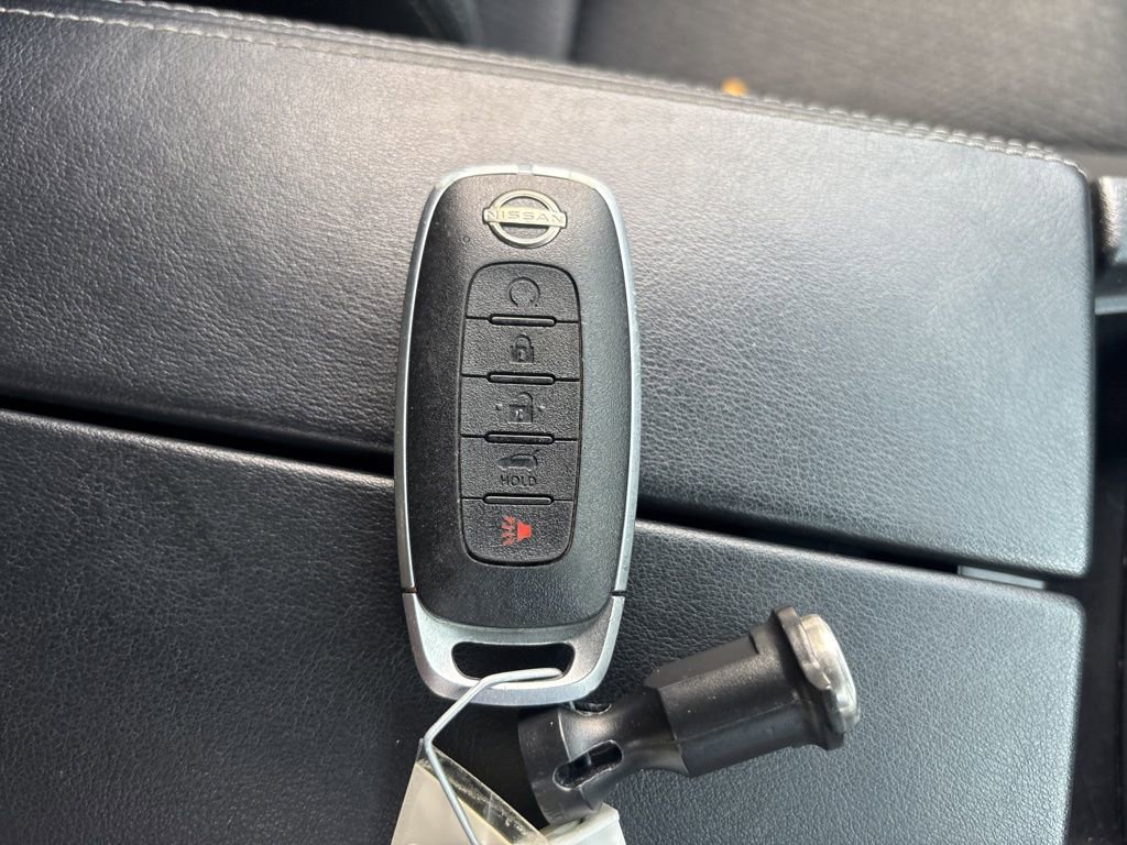 Used 2024 Nissan Rogue SV image 35