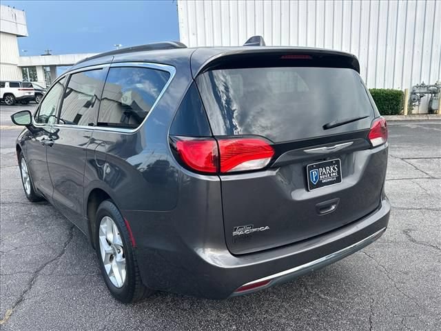 Used 2017 Chrysler Pacifica Touring Plus w/ Tire & Wheel Group FWD image 8