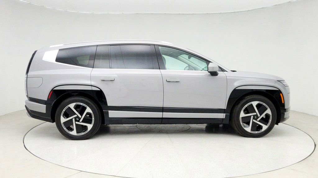 Used 2026 Hyundai Ioniq 9 Limited image 4