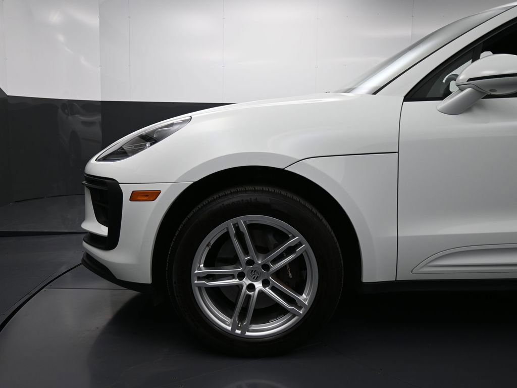 Certified 2022 Porsche Macan image 12