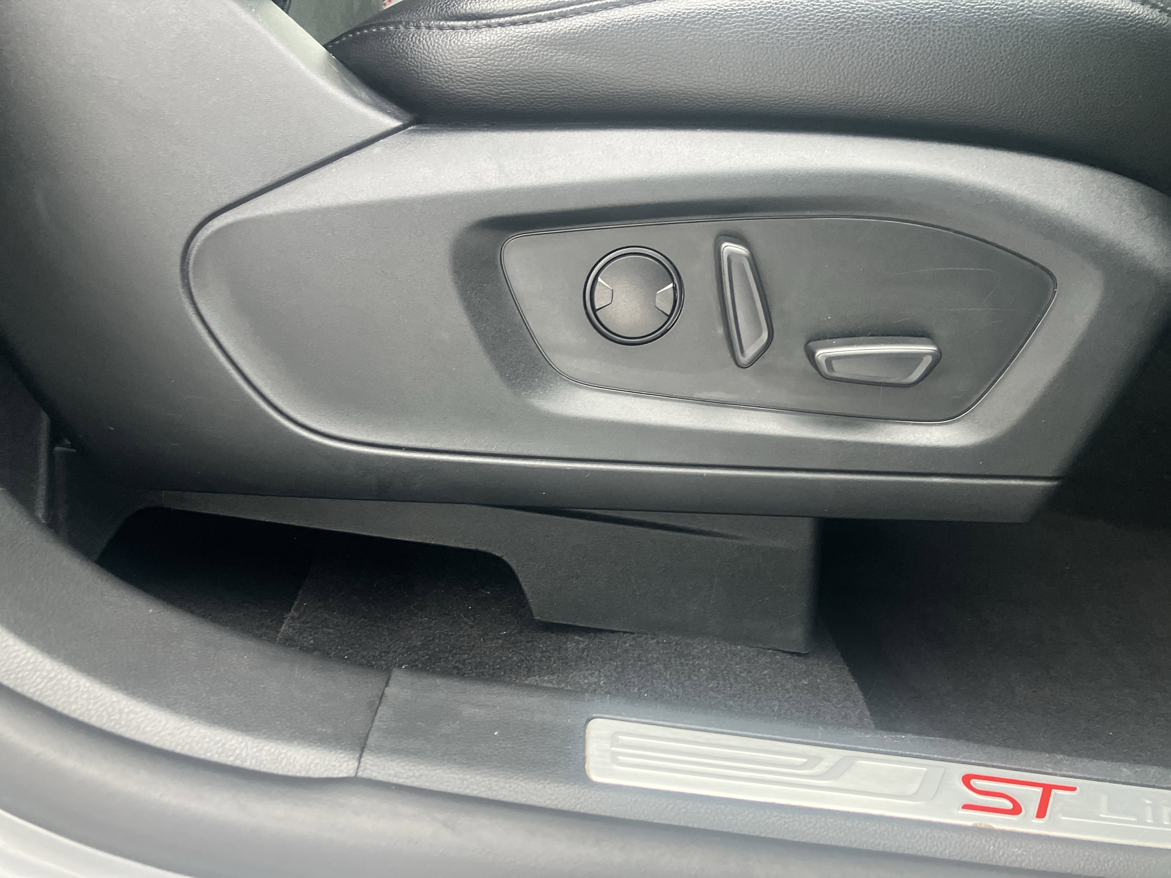 Used 2023 Ford Explorer ST-Line w/ Class IV Trailer Tow Package image 11