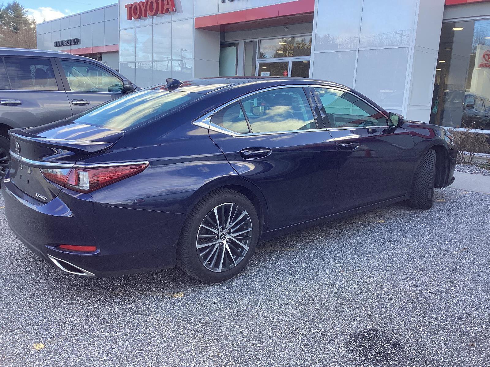 Used 2022 Lexus ES 350 w/ Premium Package image 8