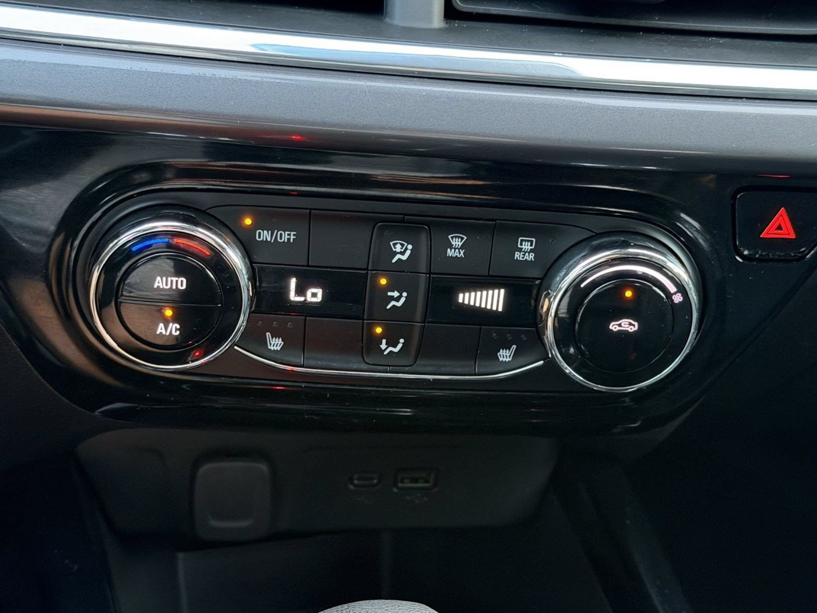 Used 2024 Chevrolet Trax ACTIV w/ Driver Confidence Package FWD image 22