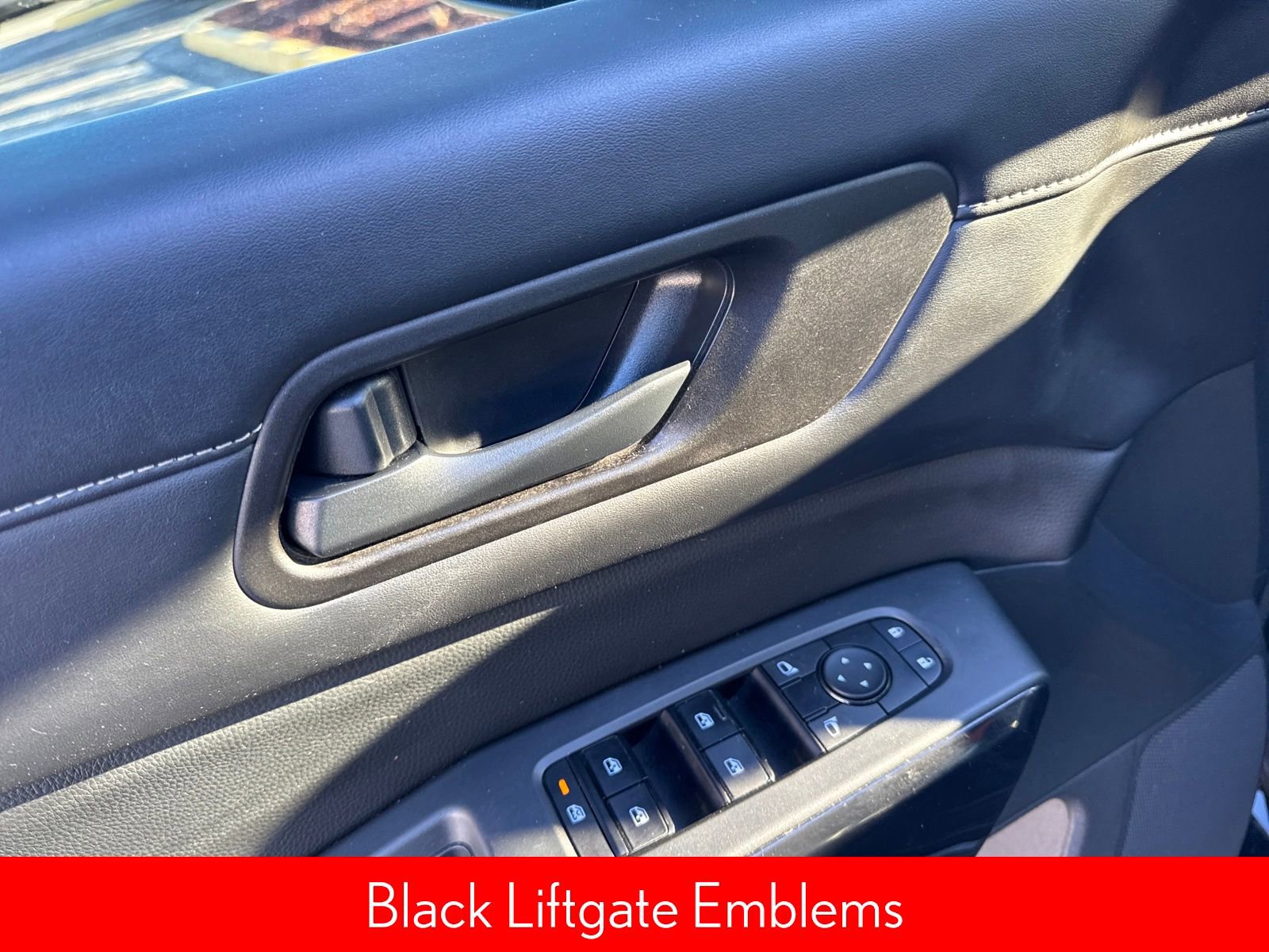 Certified 2023 Nissan Pathfinder SV w/ Black Appearance Package image 12