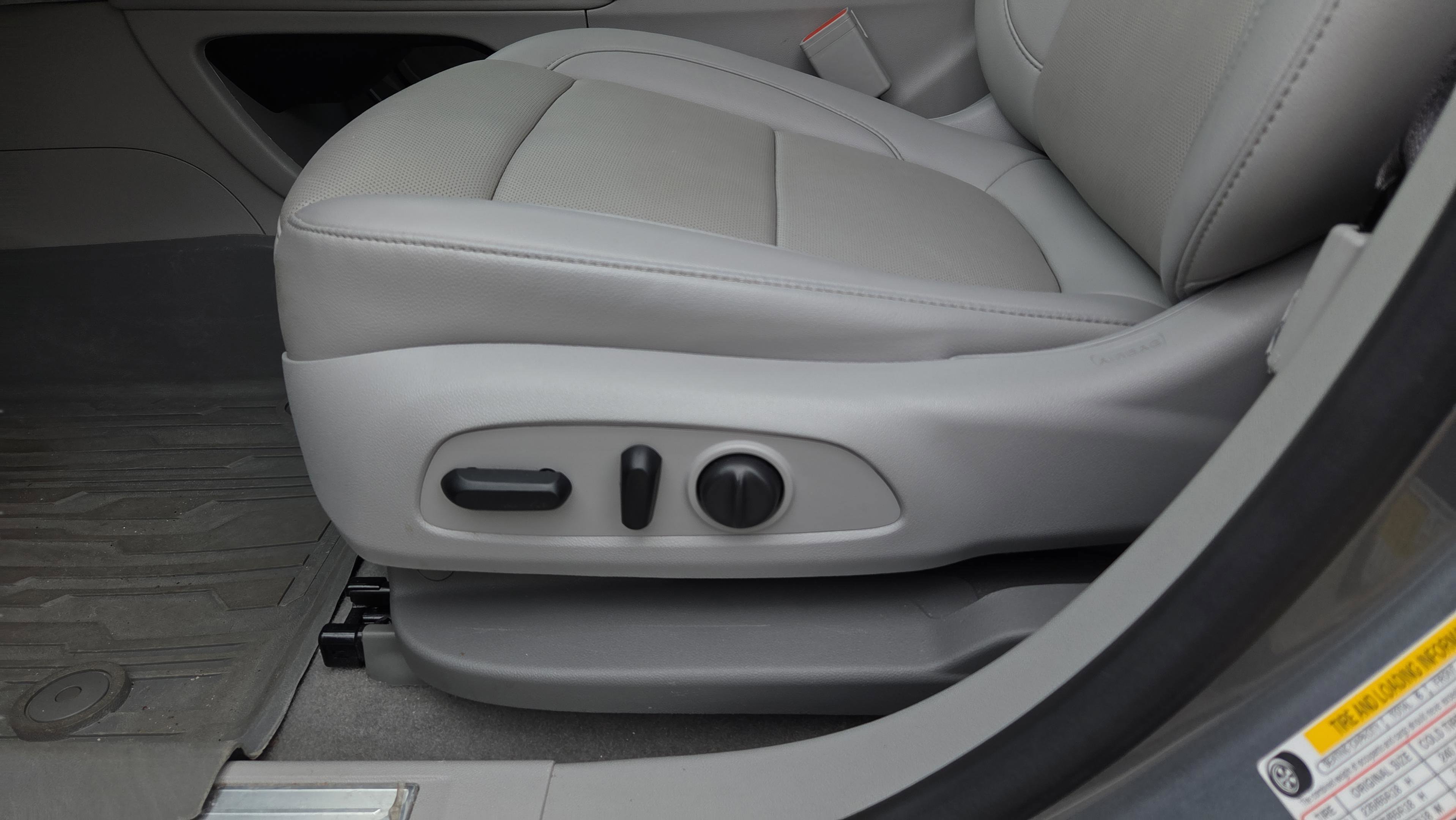 Used 2022 GMC Acadia SLT w/ Technology Package image 21