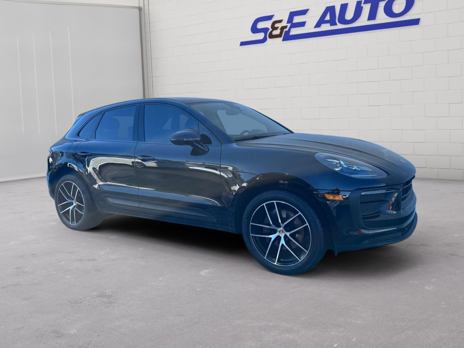 Used 2023 Porsche Macan image 6