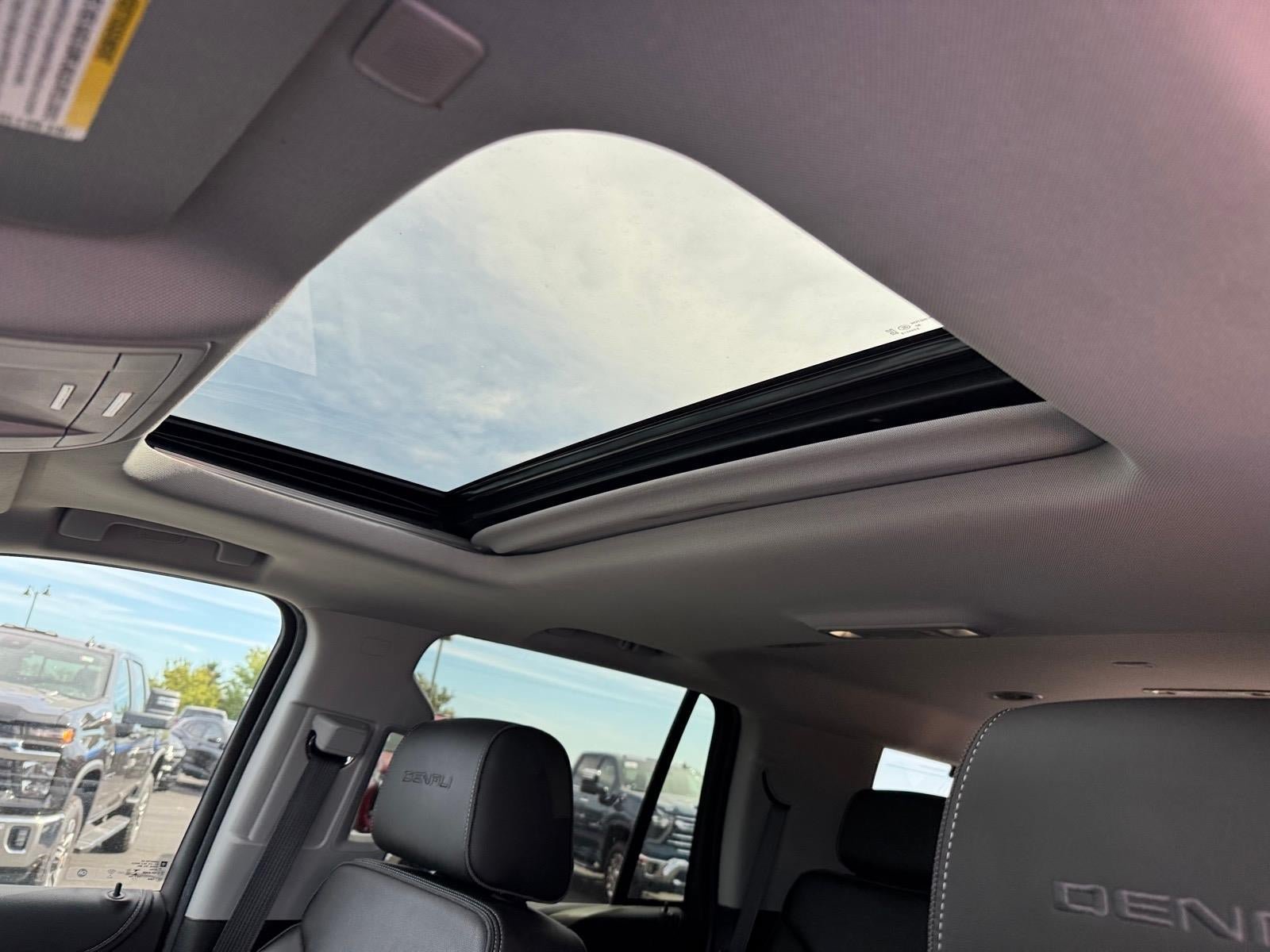 Used 2019 GMC Yukon Denali AWD/4WD image 5