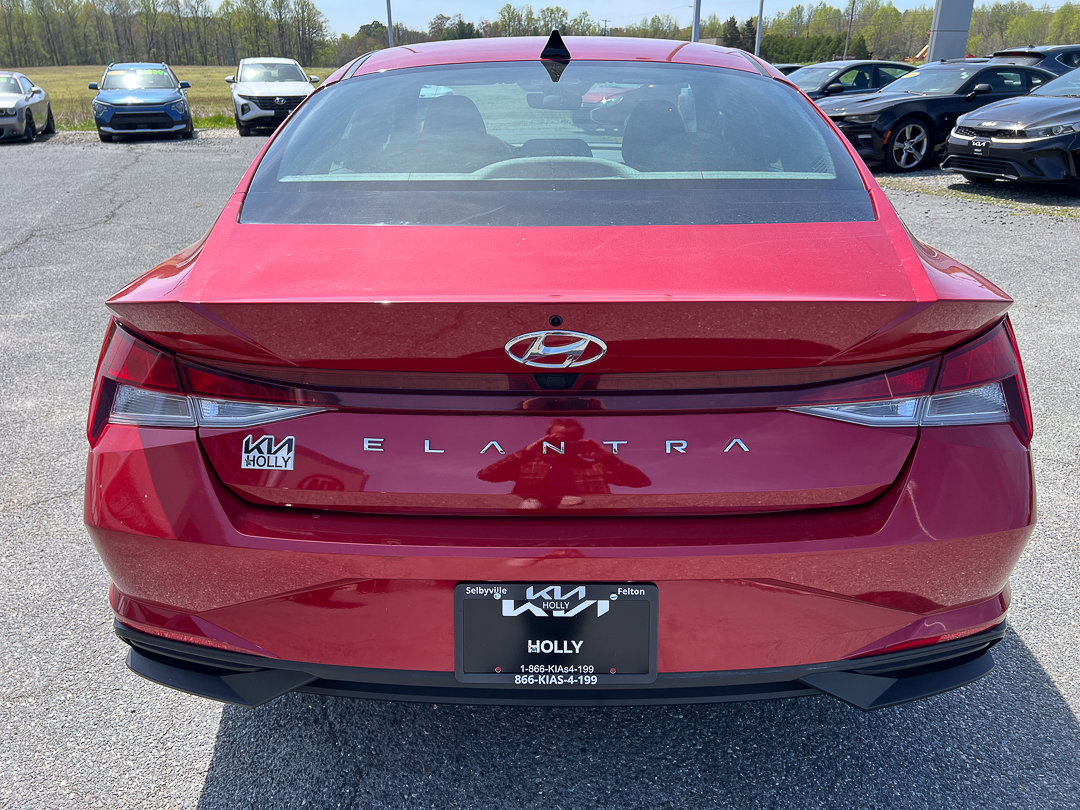 Used 2022 Hyundai Elantra SEL w/ Cargo Package FWD image 4
