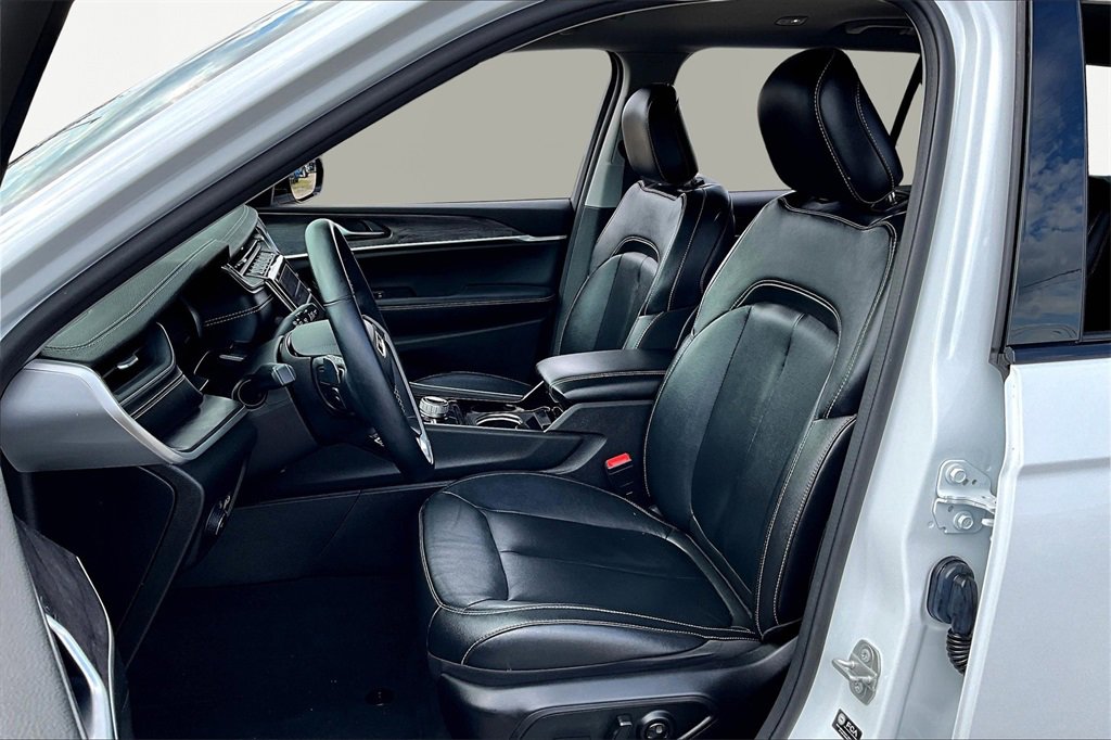 Used 2022 Jeep Grand Cherokee L Limited image 25