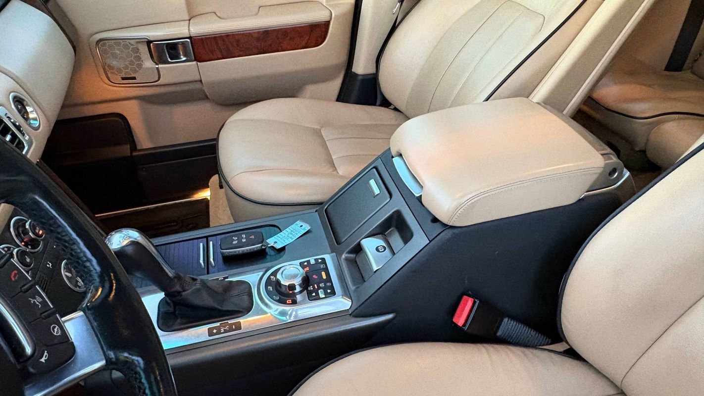 Used 2012 Land Rover Range Rover HSE image 26