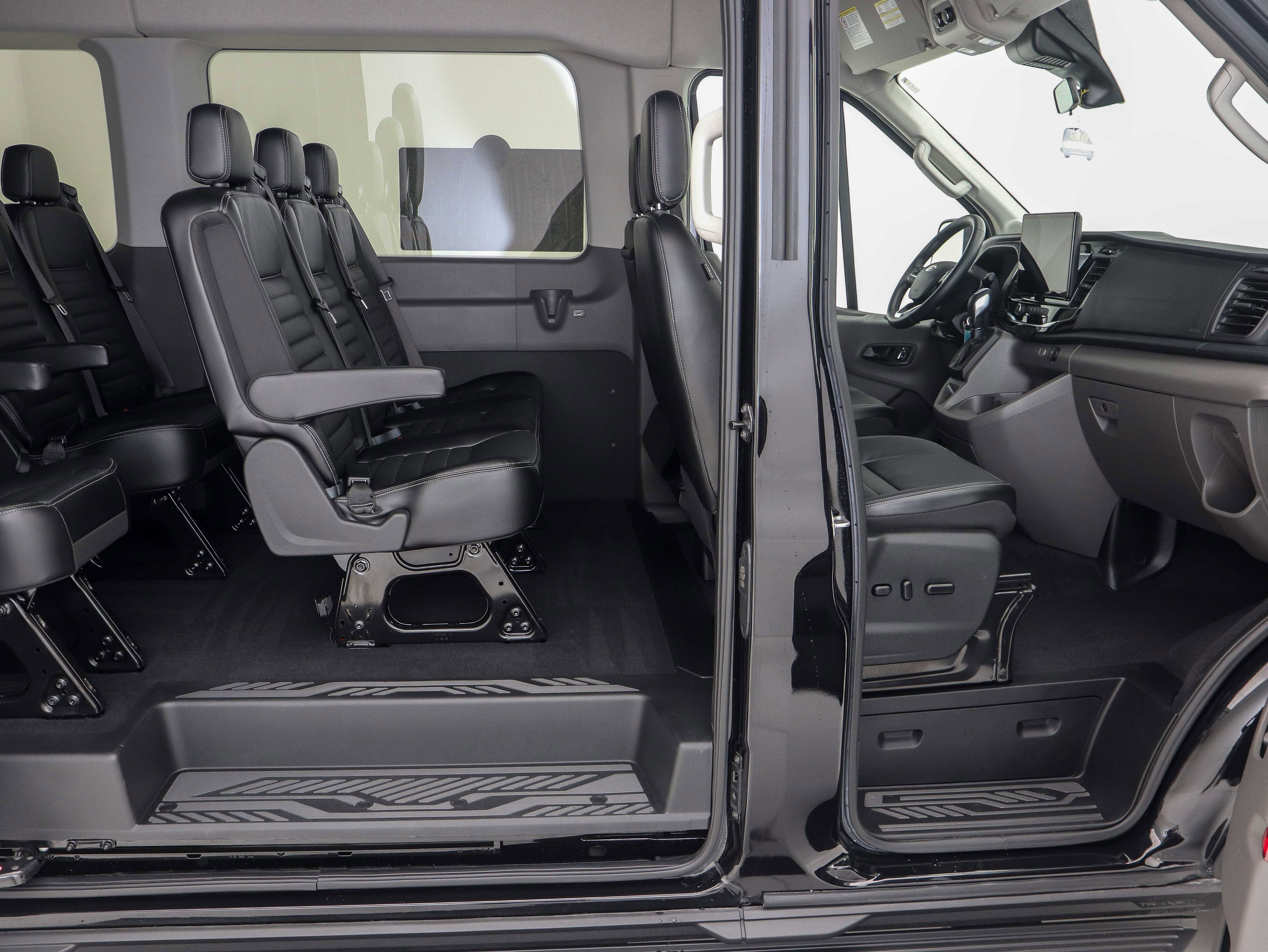 Used 2023 Ford Transit 350 XLT image 12