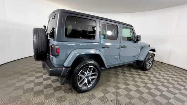 Used 2024 Jeep Wrangler Unlimited w/ Convenience Group AWD/4WD image 5