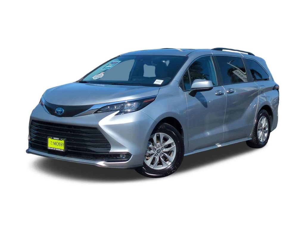 Used 2025 Toyota Sienna XLE FWD image 1