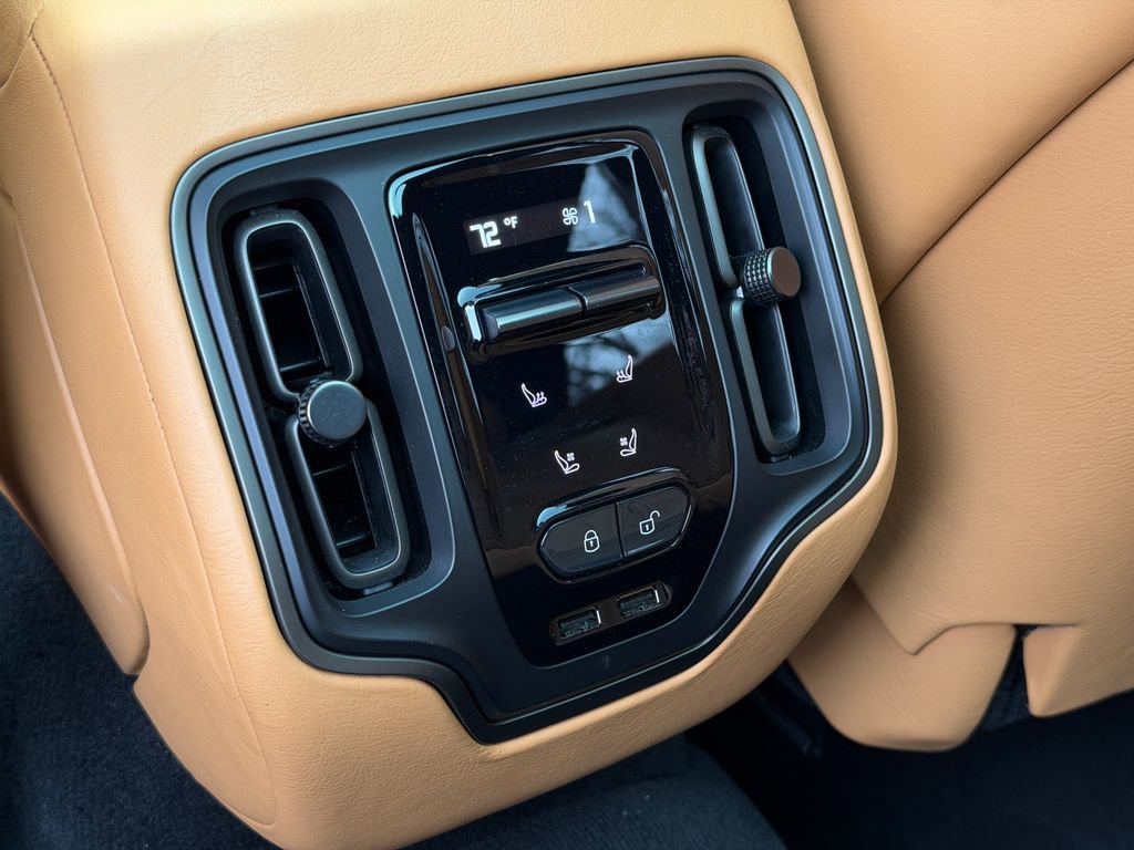 Used 2021 Aston Martin DBX image 39