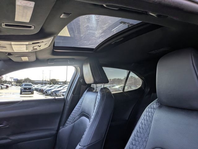 Used 2020 Lexus UX 250h w/ Premium Package image 27