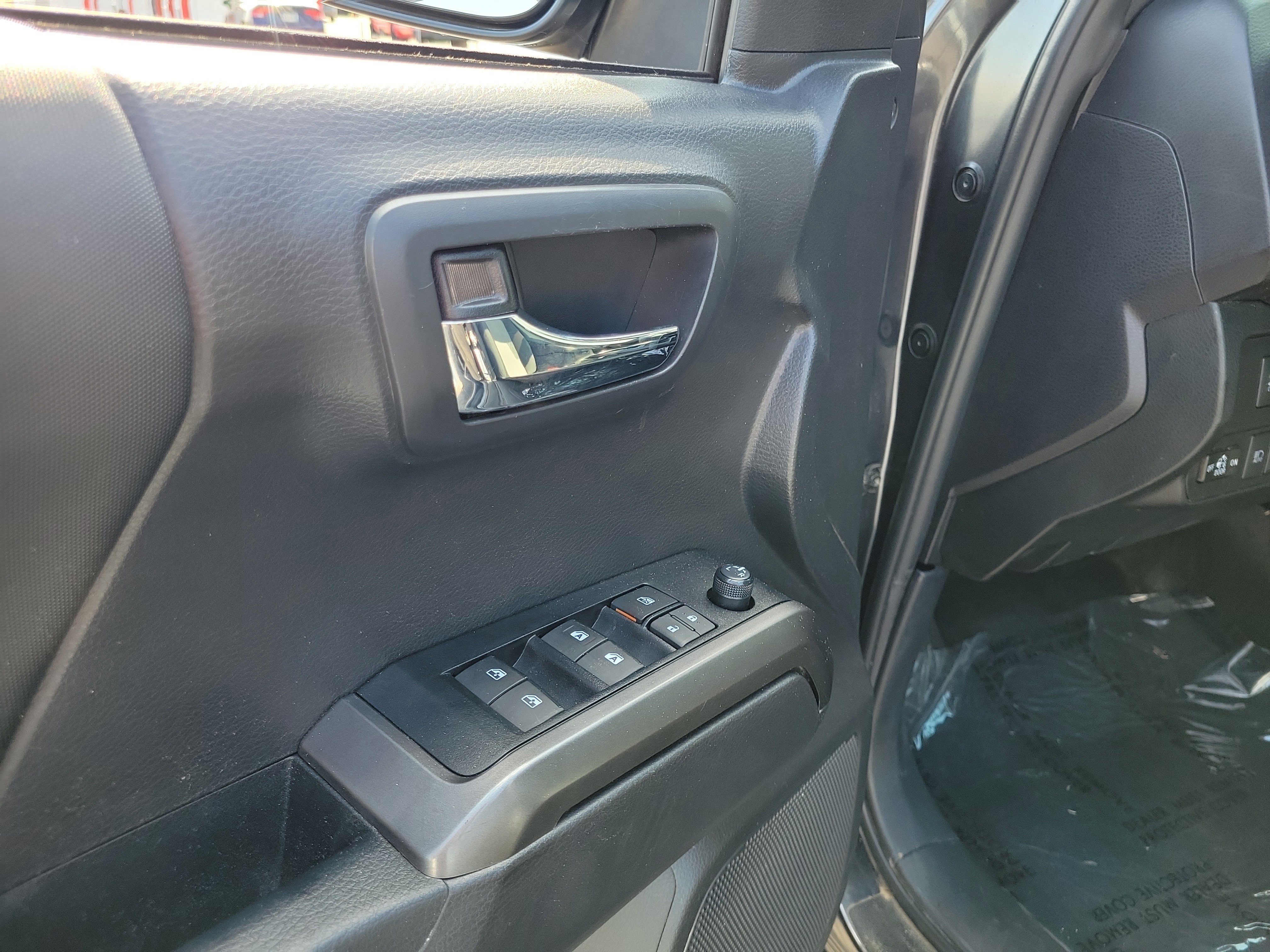 Used 2023 Toyota Tacoma TRD Off-Road AWD/4WD image 18