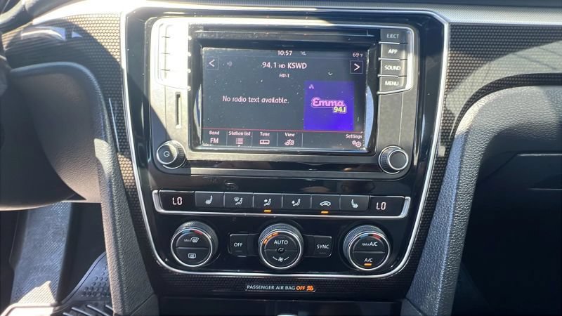 Used 2018 Volkswagen Passat 3.6 FWD image 23